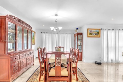 Casa en venta en Miami, Florida, 4 dormitorios, 223.15 m2 № 1984396 - foto 22