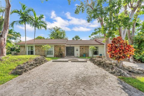 Casa en venta en Miami, Florida, 4 dormitorios, 223.15 m2 № 1984396 - foto 1