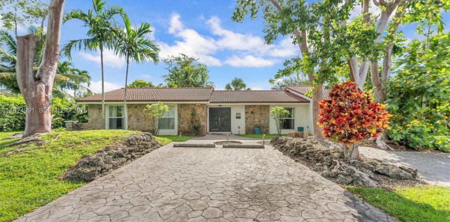 Casa en Miami, Florida 4 dormitorios, 223.15 m2 № 1984396
