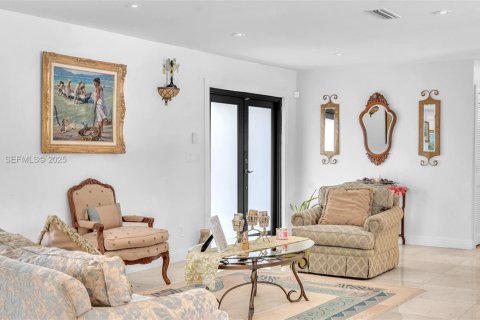 Casa en venta en Miami, Florida, 4 dormitorios, 223.15 m2 № 1984396 - foto 19