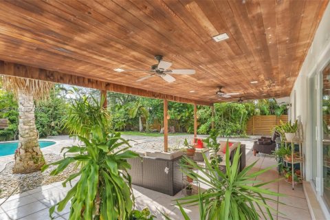 Casa en venta en Miami, Florida, 4 dormitorios, 223.15 m2 № 1984396 - foto 13