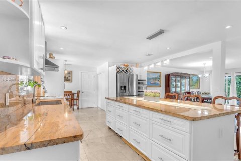 Casa en venta en Miami, Florida, 4 dormitorios, 223.15 m2 № 1984396 - foto 28