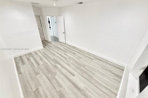 Снять в аренду виллу или дом в Майами, Флорида 3 спальни, 195.84м2, № 2085304 - фото 10