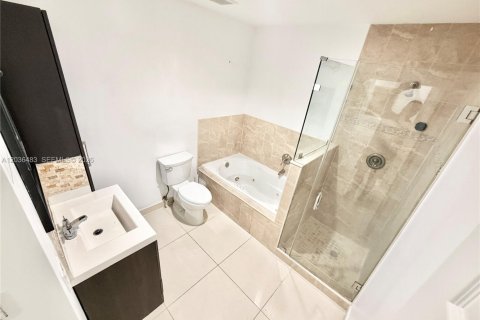Снять в аренду виллу или дом в Майами, Флорида 3 спальни, 195.84м2, № 2085304 - фото 8