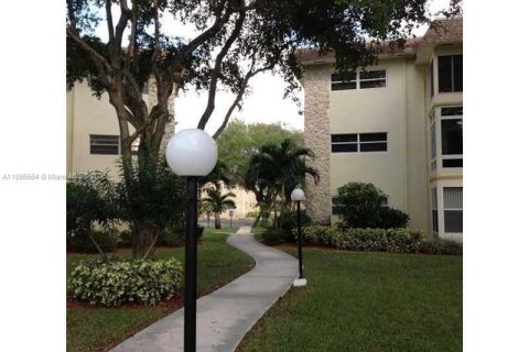 Condominio en alquiler en Lauderdale Lakes, Florida, 1 dormitorio, 63.55 m2 № 1933330 - foto 11