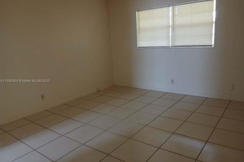 Condominio en alquiler en Lauderdale Lakes, Florida, 1 dormitorio, 63.55 m2 № 1933330 - foto 4