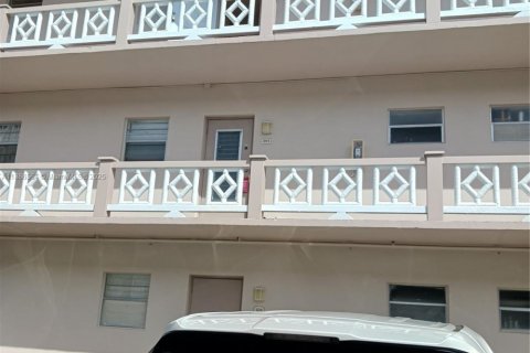 Condominio en alquiler en Lauderdale Lakes, Florida, 1 dormitorio, 63.55 m2 № 1933330 - foto 12