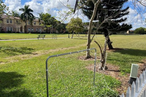 Touwnhouse à vendre à Miami, Floride: 3 chambres, 145.39 m2 № 1937462 - photo 21