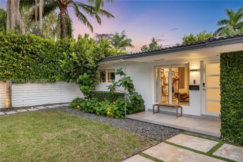 Villa ou maison à vendre à Miami, Floride: 4 chambres, 203.46 m2 № 2004263 - photo 3