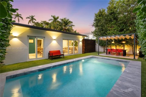 Villa ou maison à vendre à Miami, Floride: 4 chambres, 203.46 m2 № 2004263 - photo 2