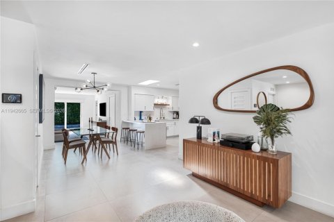 Villa ou maison à vendre à Miami, Floride: 4 chambres, 203.46 m2 № 2004263 - photo 5