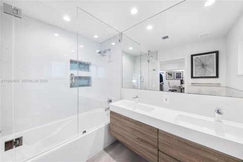 Villa ou maison à vendre à Miami, Floride: 4 chambres, 203.46 m2 № 2004263 - photo 13