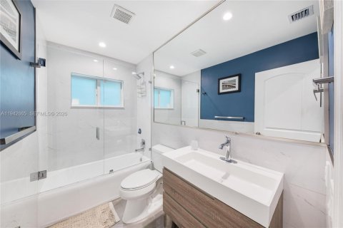 Villa ou maison à vendre à Miami, Floride: 4 chambres, 203.46 m2 № 2004263 - photo 16