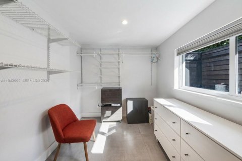 Villa ou maison à vendre à Miami, Floride: 4 chambres, 203.46 m2 № 2004263 - photo 14