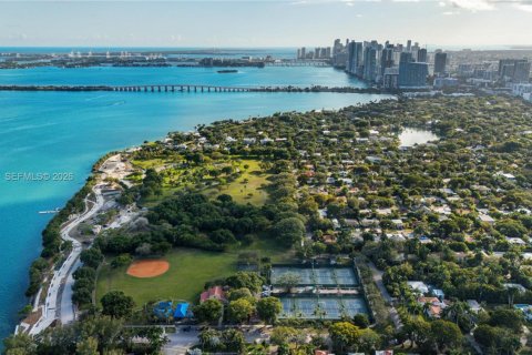 Villa ou maison à vendre à Miami, Floride: 4 chambres, 203.46 m2 № 2004263 - photo 27