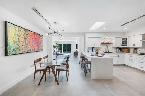 Villa ou maison à vendre à Miami, Floride: 4 chambres, 203.46 m2 № 2004263 - photo 6