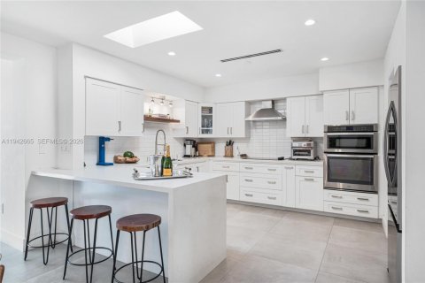 Villa ou maison à vendre à Miami, Floride: 4 chambres, 203.46 m2 № 2004263 - photo 9