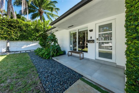 Villa ou maison à vendre à Miami, Floride: 4 chambres, 203.46 m2 № 2004263 - photo 4