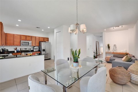 House in Miami, Florida 4 bedrooms, 195.56 sq.m. № 2013225 - photo 28