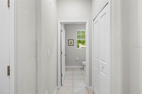 Townhouse in New Port Richey, Florida 3 bedrooms, 166.02 sq.m. № 2109760 - photo 5