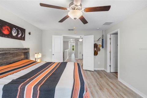 Townhouse in New Port Richey, Florida 3 bedrooms, 166.02 sq.m. № 2109760 - photo 25
