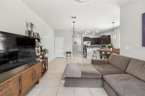 Townhouse in New Port Richey, Florida 3 bedrooms, 166.02 sq.m. № 2109760 - photo 19