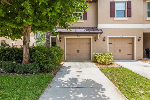 Townhouse in New Port Richey, Florida 3 bedrooms, 166.02 sq.m. № 2109760 - photo 2