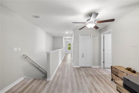 Townhouse in New Port Richey, Florida 3 bedrooms, 166.02 sq.m. № 2109760 - photo 21