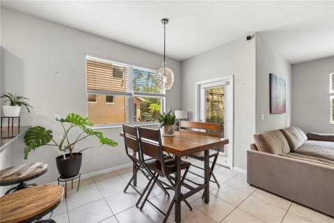 Townhouse in New Port Richey, Florida 3 bedrooms, 166.02 sq.m. № 2109760 - photo 12