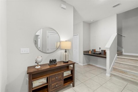 Townhouse in New Port Richey, Florida 3 bedrooms, 166.02 sq.m. № 2109760 - photo 4