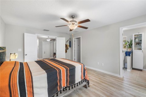 Townhouse in New Port Richey, Florida 3 bedrooms, 166.02 sq.m. № 2109760 - photo 26