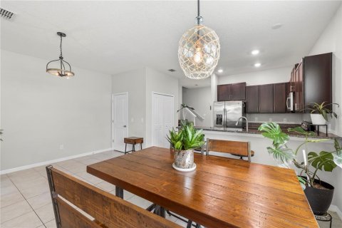 Townhouse in New Port Richey, Florida 3 bedrooms, 166.02 sq.m. № 2109760 - photo 14
