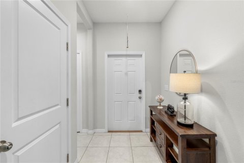 Townhouse in New Port Richey, Florida 3 bedrooms, 166.02 sq.m. № 2109760 - photo 3