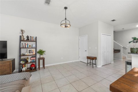 Townhouse in New Port Richey, Florida 3 bedrooms, 166.02 sq.m. № 2109760 - photo 15