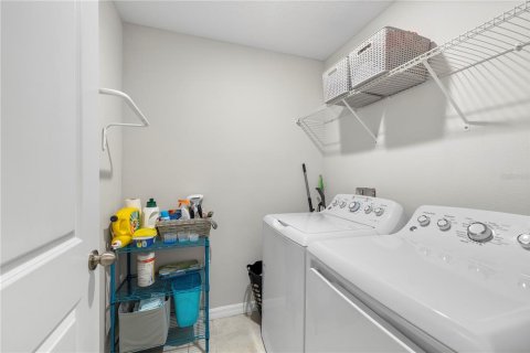 Townhouse in New Port Richey, Florida 3 bedrooms, 166.02 sq.m. № 2109760 - photo 23