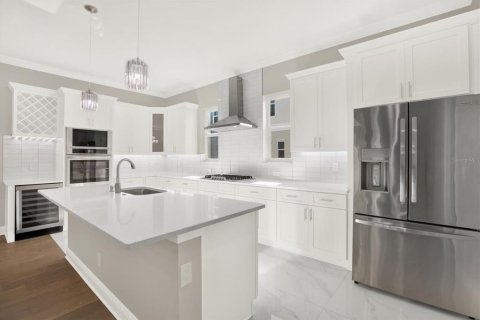 Townhouse in Tampa, Florida 4 bedrooms, 266.44 sq.m. № 1440769 - photo 5