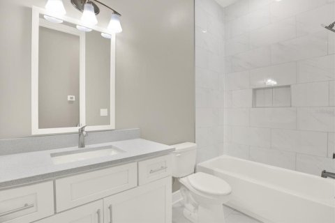 Townhouse in Tampa, Florida 4 bedrooms, 266.44 sq.m. № 1440769 - photo 23