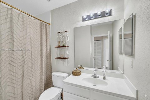Townhouse in Davie, Florida 2 bedrooms, 102.47 sq.m. № 1923555 - photo 14