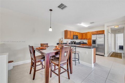 Townhouse in Davie, Florida 2 bedrooms, 102.47 sq.m. № 1923555 - photo 8