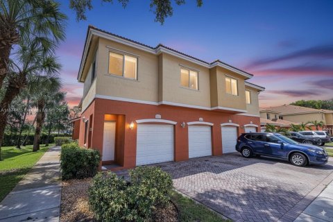 Townhouse in Davie, Florida 2 bedrooms, 102.47 sq.m. № 1923555 - photo 1