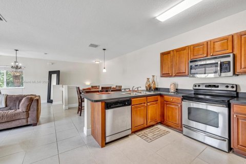 Townhouse in Davie, Florida 2 bedrooms, 102.47 sq.m. № 1923555 - photo 9