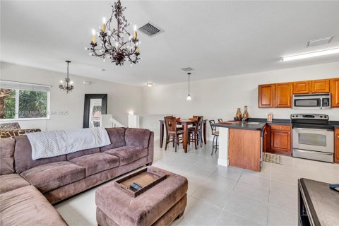 Townhouse in Davie, Florida 2 bedrooms, 102.47 sq.m. № 1923555 - photo 3