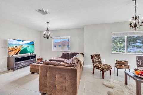 Townhouse in Davie, Florida 2 bedrooms, 102.47 sq.m. № 1923555 - photo 10