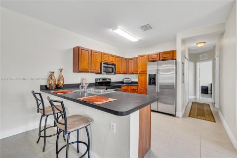 Townhouse in Davie, Florida 2 bedrooms, 102.47 sq.m. № 1923555 - photo 11