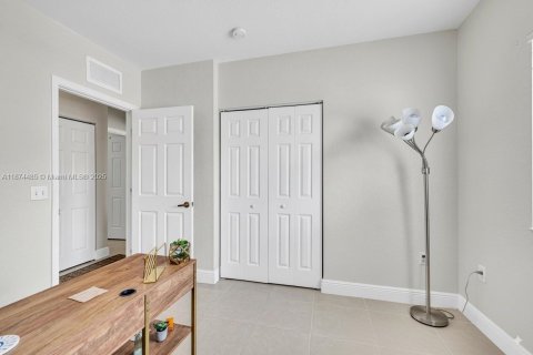 Townhouse in Davie, Florida 2 bedrooms, 102.47 sq.m. № 1923555 - photo 13