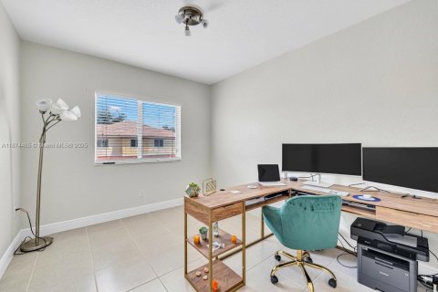 Townhouse in Davie, Florida 2 bedrooms, 102.47 sq.m. № 1923555 - photo 12