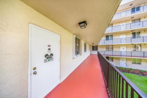 Купить кондоминиум в Корал-Спрингс, Флорида 3 комнаты, 83.61м2, № 2146165 - фото 11