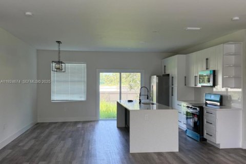 Casa en alquiler en Lehigh Acres, Florida, 3 dormitorios, 134.34 m2 № 1993341 - foto 13