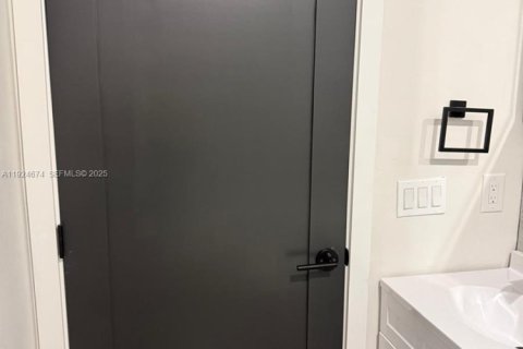 Casa en alquiler en Lehigh Acres, Florida, 3 dormitorios, 134.34 m2 № 1993341 - foto 27