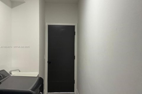 Casa en alquiler en Lehigh Acres, Florida, 3 dormitorios, 134.34 m2 № 1993341 - foto 17